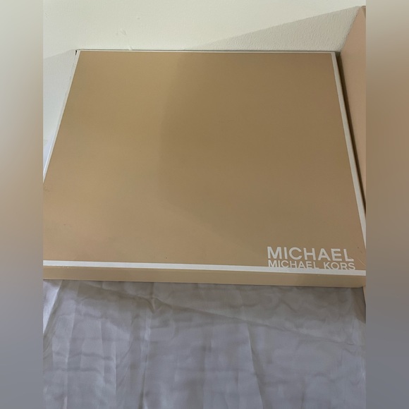 Michael Kors - Picture 1 of 5